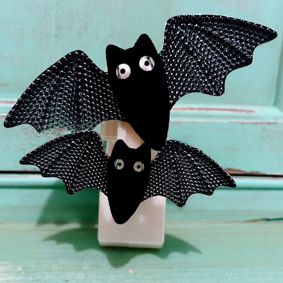 Bath and Body Works Wallflower Plug Halloween Bats Light Up Eyes - Picture 2 of 7